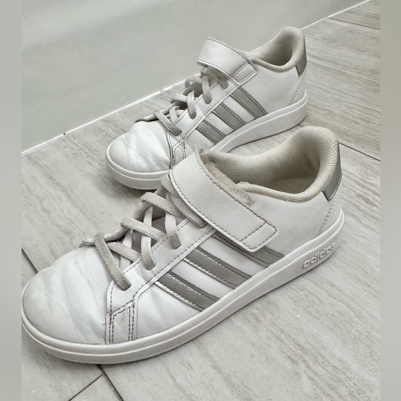 Little Boys Adidas Grand Court 2.0 Silver Elastic Laces and Velcro strap - Picture 4 of 6